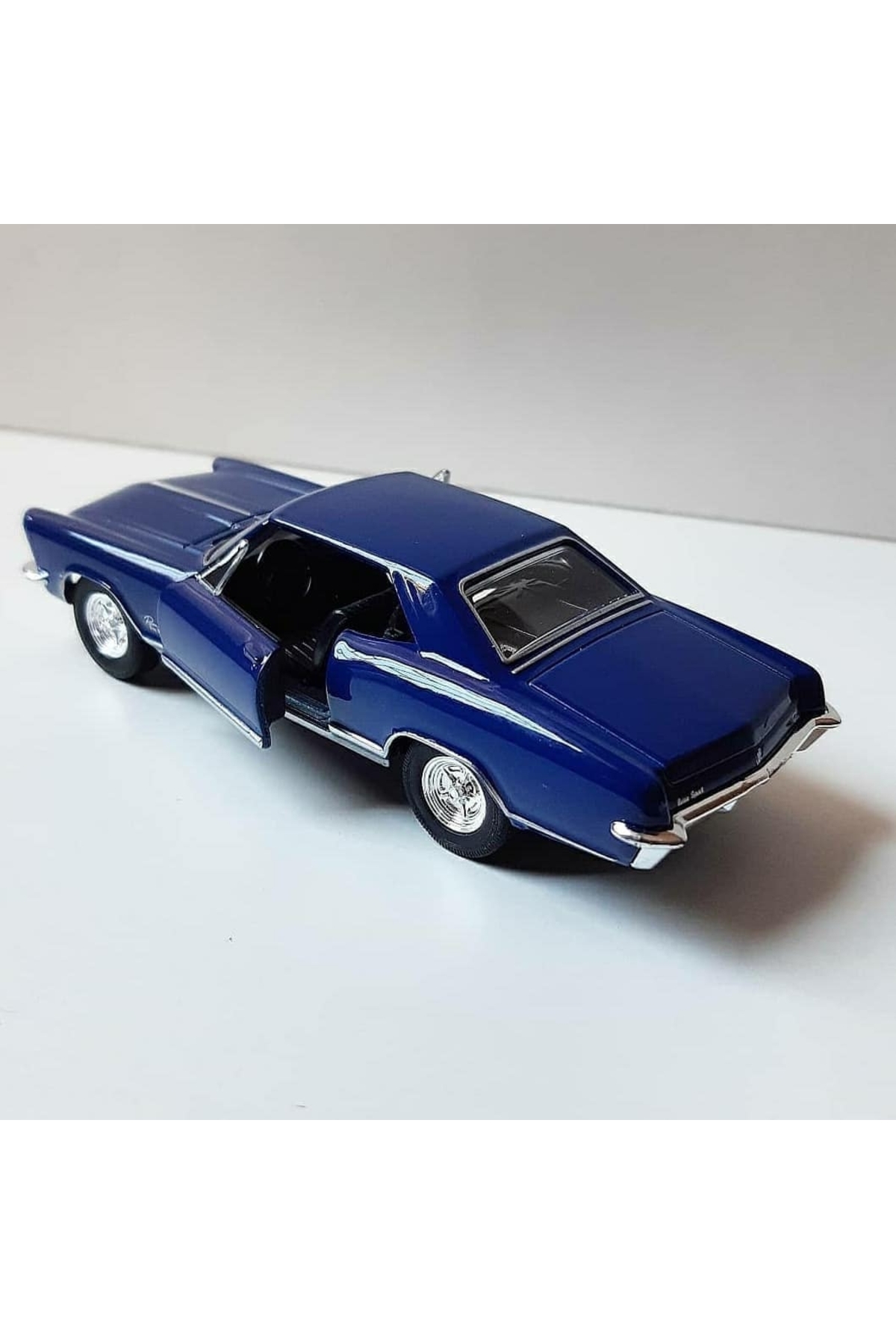 مدل خودرو 1.36 SCALE WELLY BRAND دارای مجوز 1965 BUICK رنگ آبی تیره 12 سانتی متر ماشین فلزی اورجینال WELLY