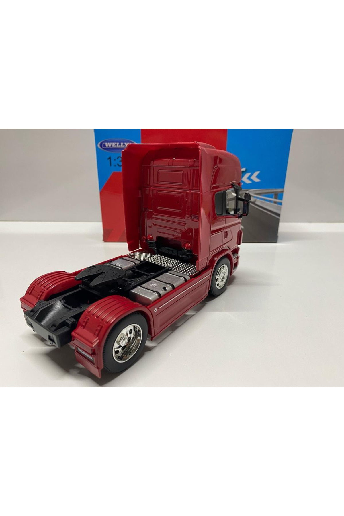مدل خودرو کامیون فلزی تک محور SCANIA V8 R730 با نام تجاری WELLY 1.32 SCALE اورجینال WELLY