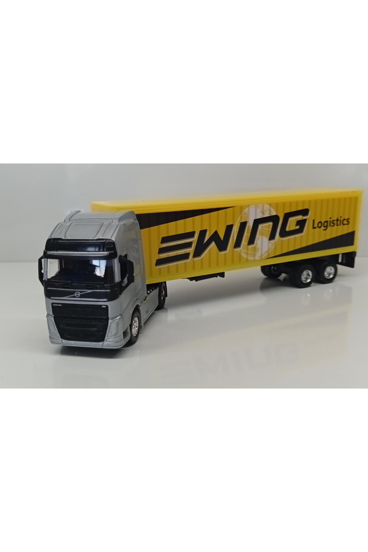 مدل خودرو DIANOMI WELLY در مقیاس 1:64 VOLVO FH TRAILER سایز کوچک اورجینال WELLY