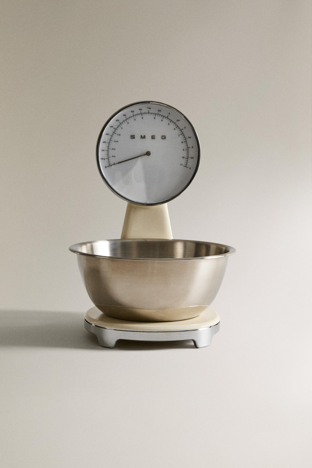 ترازو آشپزخانه ترازوی آنالوگ کرم KSF01 سبک دهه 50 اورجینال Smeg