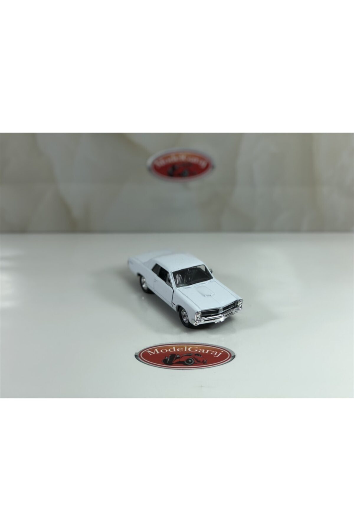 مدل خودرو 1:38 1965 PONTIAC GTO سفید MODEL CAR METAL اورجینال WELLY