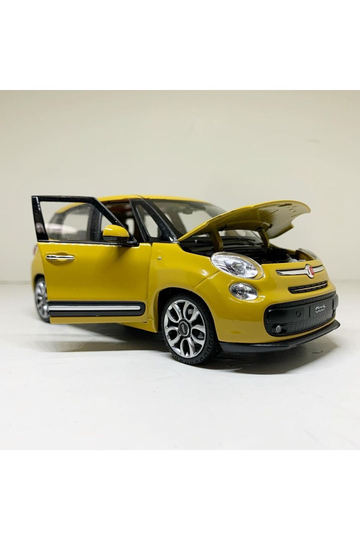 مدل خودرو ماشین فلزی DIECAST 1.24 SCALE WELLY دارای مجوز فیات 500L رنگ زرد اورجینال WELLY