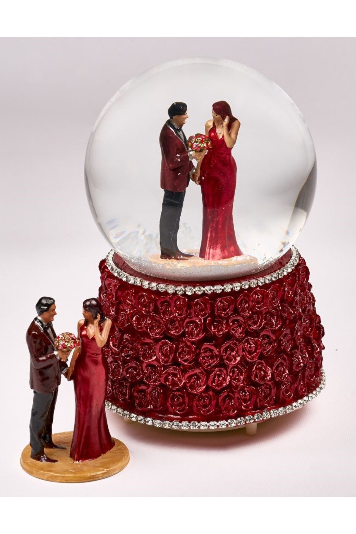 گوی برفی دسته گل رز SNOW GLOBE بزرگ 120 میلی متری نقاشی شده با دست خود دمیده موسیقی برای یک زن در قرمز از ترکیه MAGNETDEPO