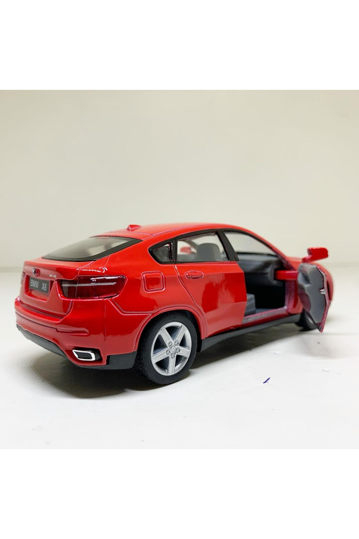 مدل خودرو 1.36 SCALE KINSMART دارای مجوز BMW X6 ماشین فلزی رنگ قرمز 12 سانتی متر اورجینال WELLY