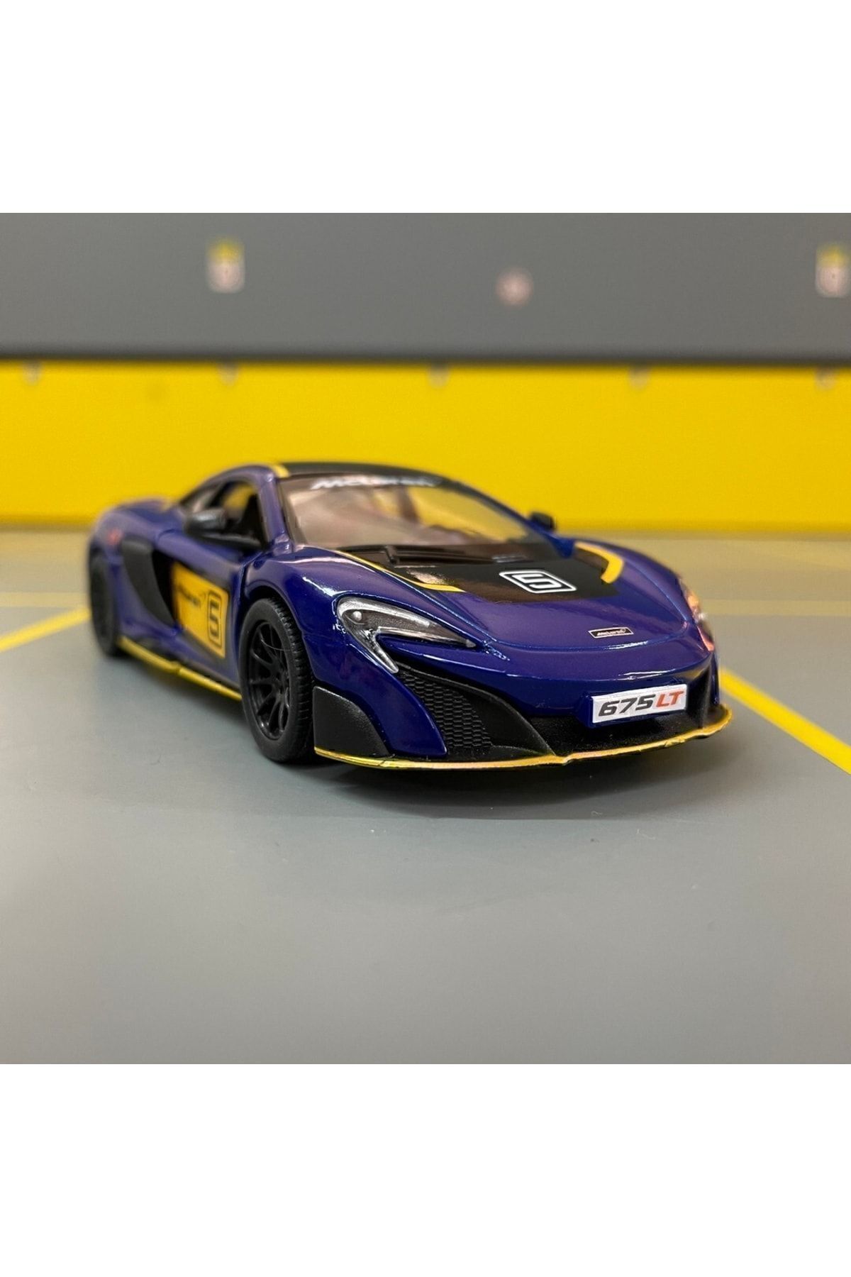 مدل خودرو MCLAREN 675LT 1 36 SCALE DIECAST METAL CAR PULL DROP TOY اورجینال Kinsmart