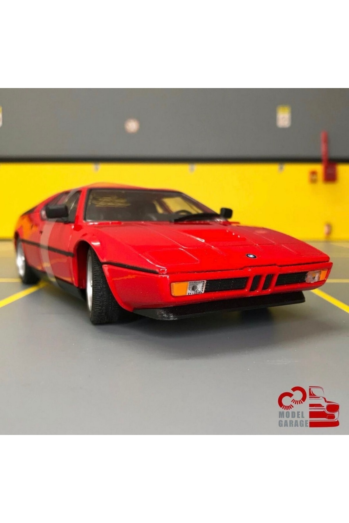 مدل خودرو BMW M1 1 24 SCALE C&amp;C MODEL GARAGE DIECAST METAL CAR اورجینال WELLY