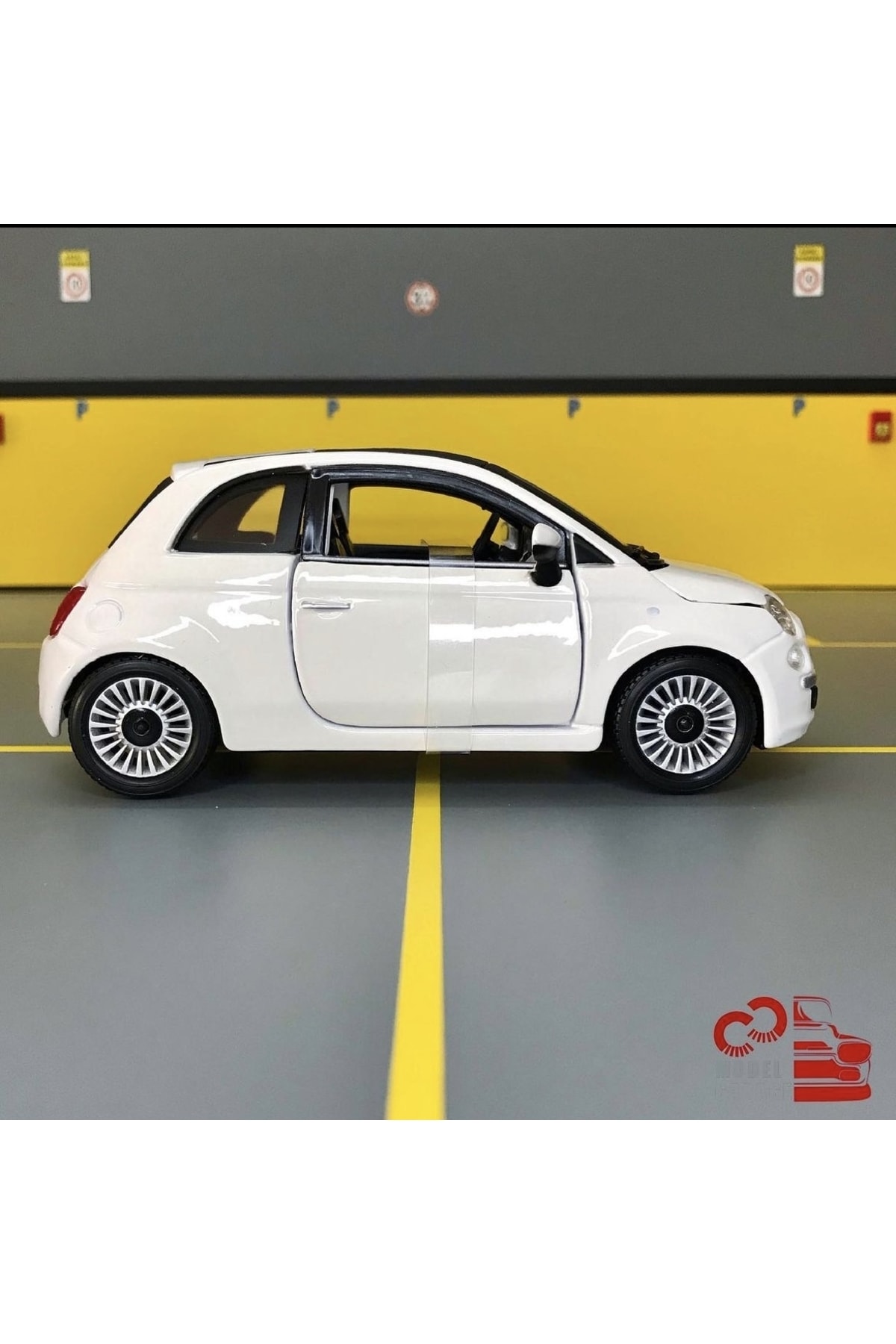 مدل خودرو FIAT 500 2007 1 24 SCALE DIECAST METAL CAR اورجینال Burago