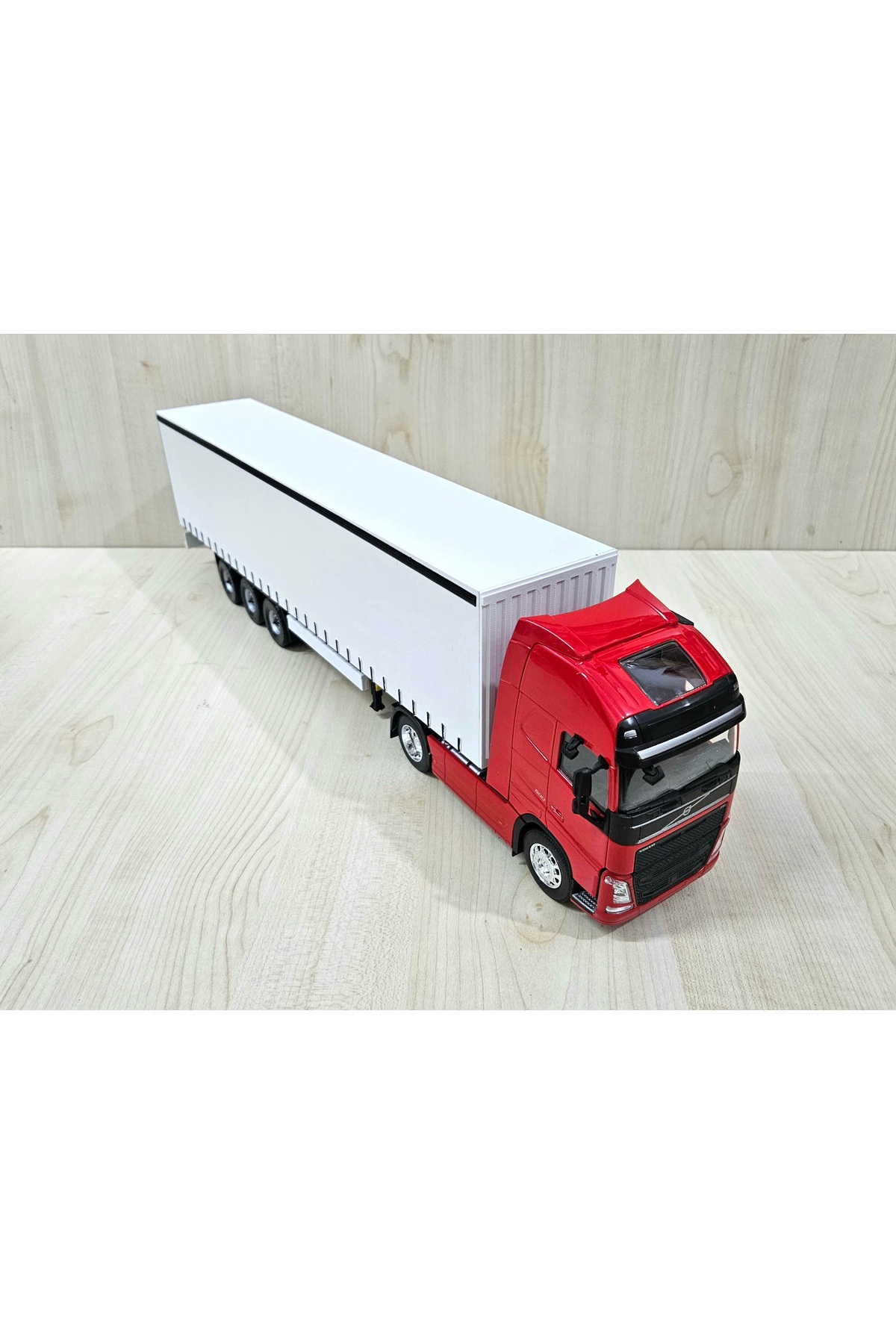 مدل خودرو نیم متر طول 1 32 VOLVO FH4 TILT TRUCK MODEL نام نوشته شده قرمز اورجینال WELLY