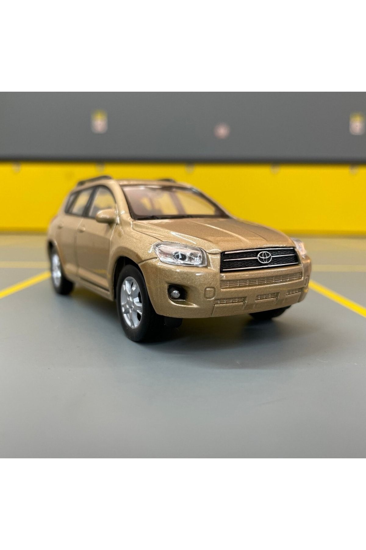 مدل خودرو TOYOTA RAV4 1 36 SCALE DIECAST METAL MODEL CAR PULL DROP TOY اورجینال WELLY