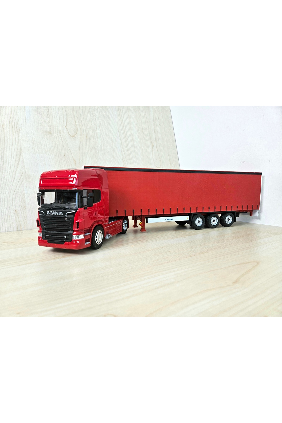 مدل خودرو نیم متر طول 1 32 SCANIA R730 TILT TRUCK MODEL نام نوشته شده قرمز اورجینال WELLY