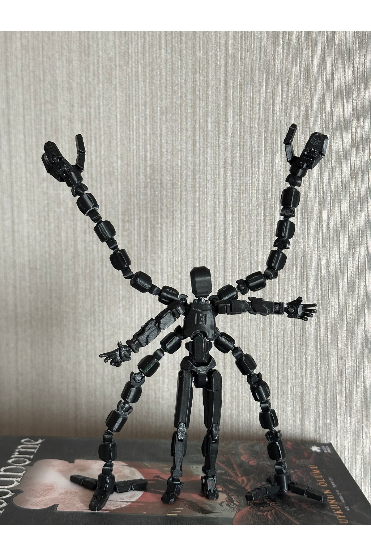فیگور ربات اکشن LUCKY 13 TOY 13CM مشکی با ست اتصال بازوی مکانیکی از ترکیه moifugyia