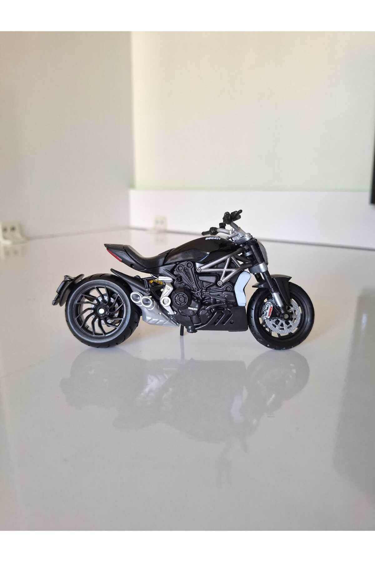 ماشین اسباب بازی DUCATI XDIAVELS 1 18 موتور سیکلت هات ویلز اورجینال HOT WHEELS