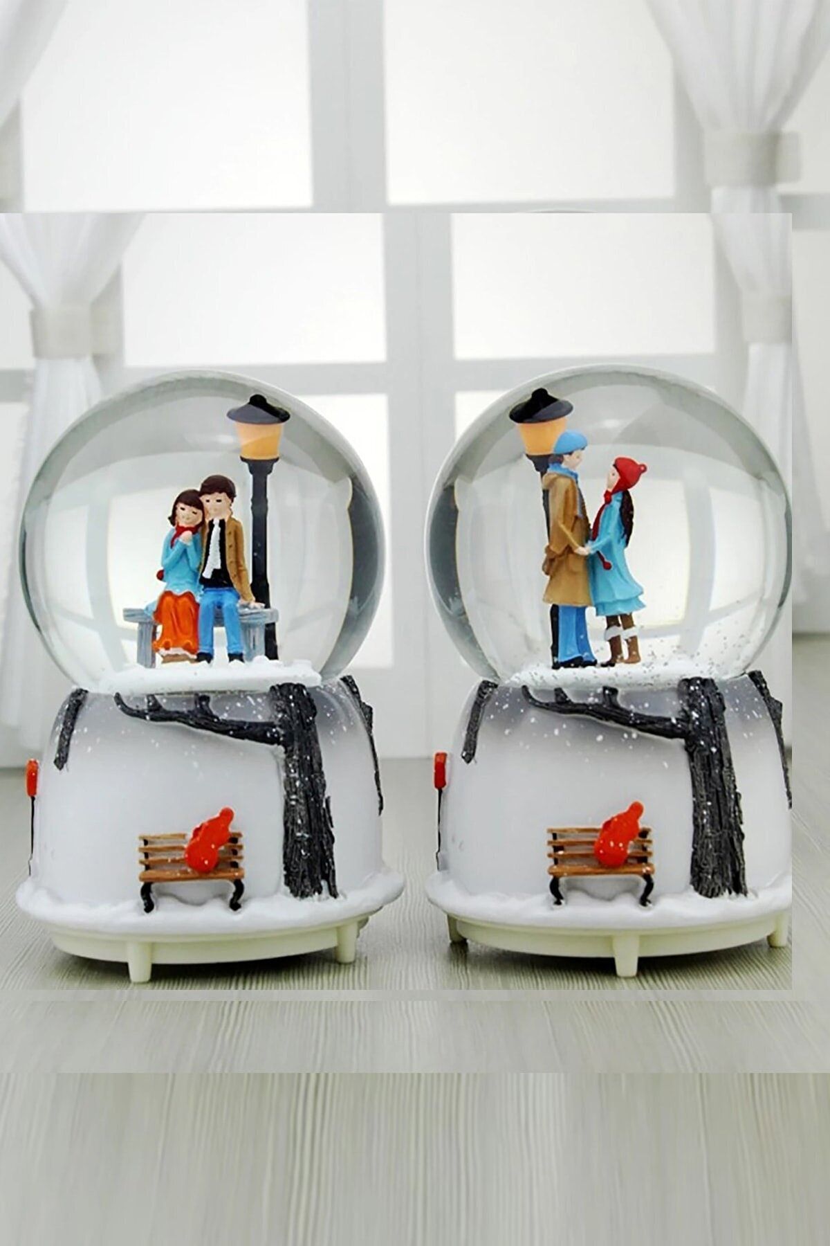 گوی برفی موزیکال و هدیه روشن ولنتاین با موضوع عاشقان عزیز SNOW GLOBE روز از ترکیه hediyeofisi