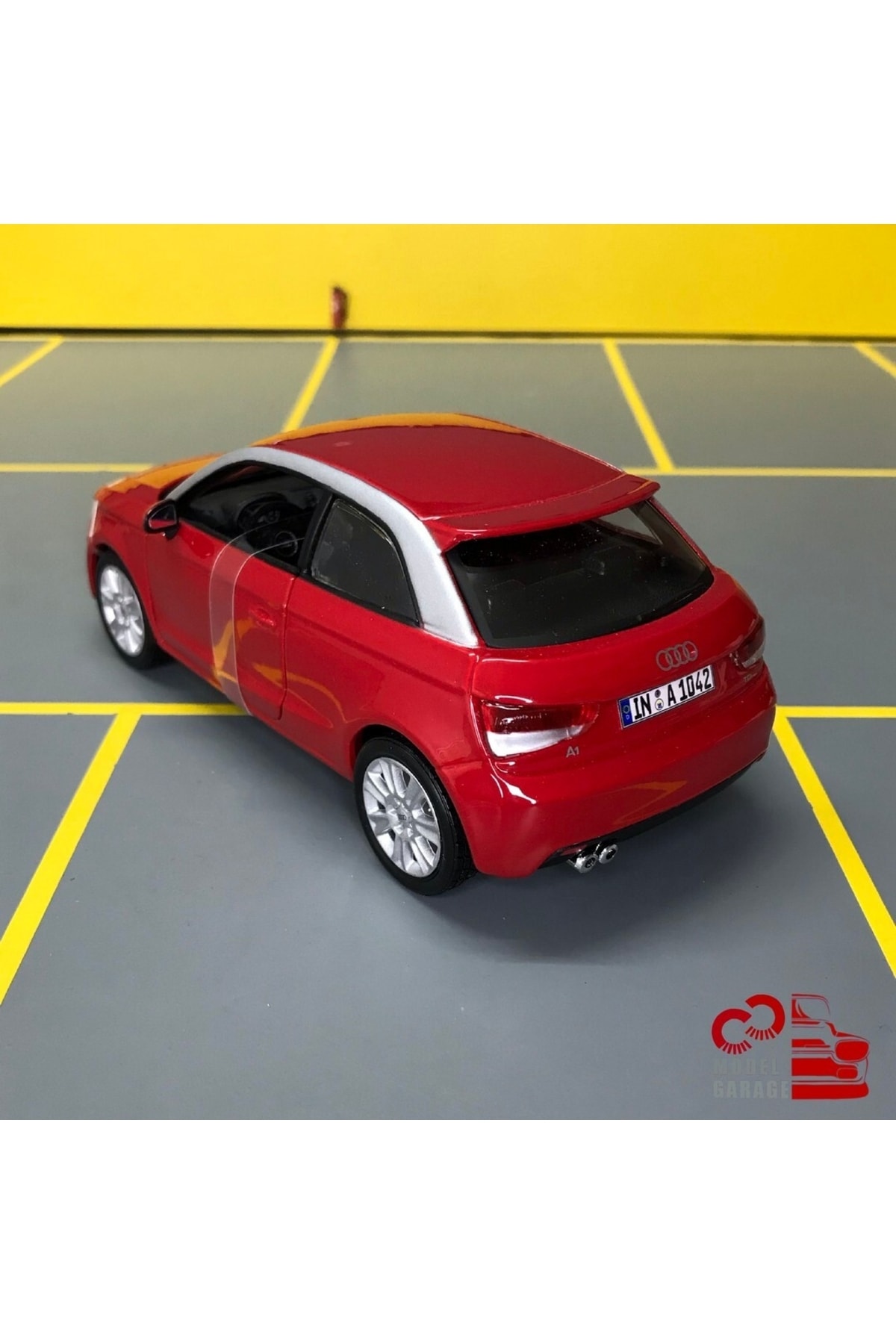 مدل خودرو AUDI A1 1 24 SCALE C&amp;C MODEL GARAGE DIECAST METAL CAR اورجینال Burago