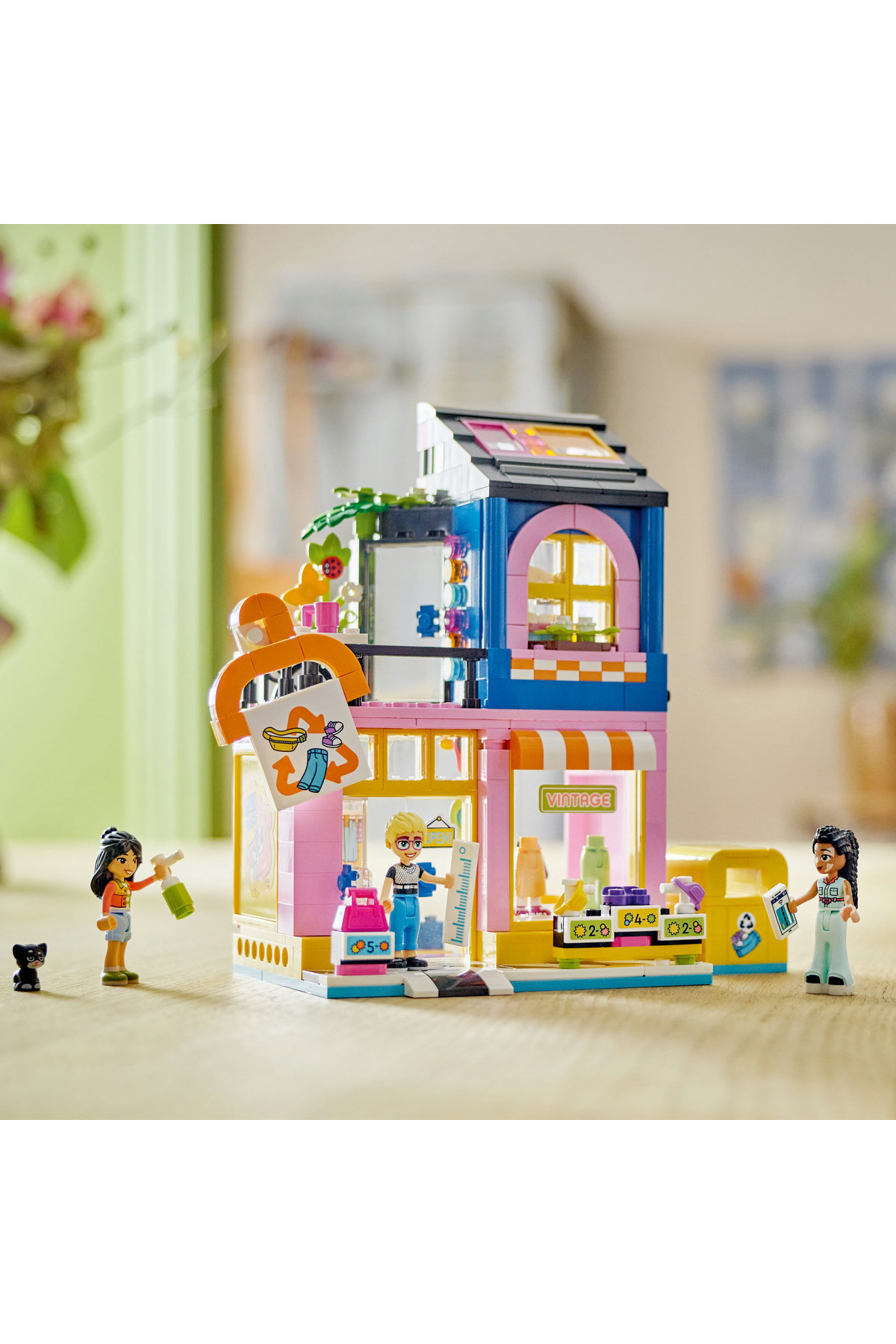 لگو فروشگاه پوشاک پرنعمت اورجینال LEGO