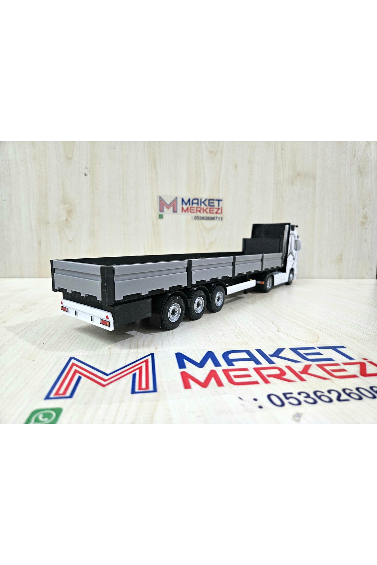 مدل خودرو نیم متر طول 1 36 تریلر MERCEDES ACTROS RAIL نام نوشته شده سفید اورجینال Maket