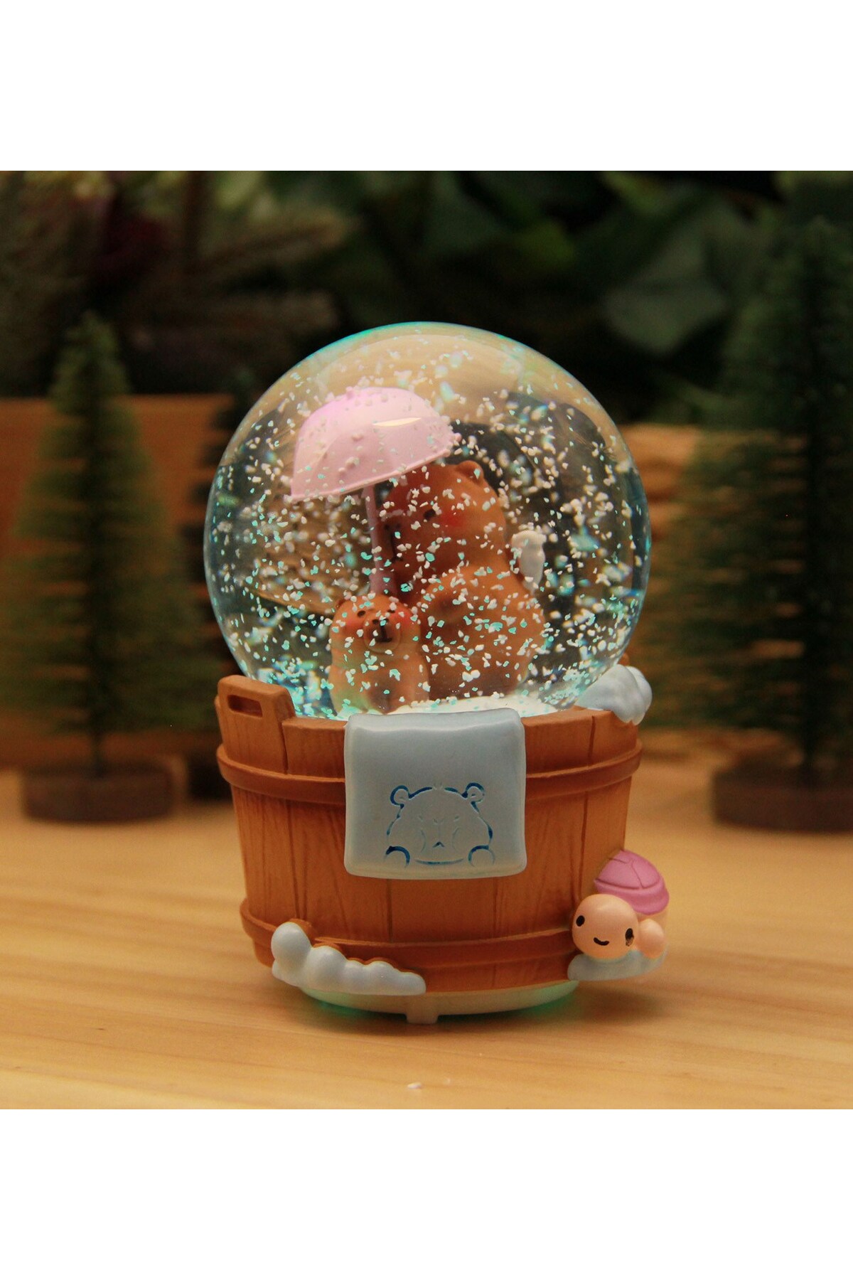 گوی برفی CAPYBARA SNOW GLOBE با نور و موسیقی در اندازه بزرگ B از ترکیه HEDİYEBİZİZ