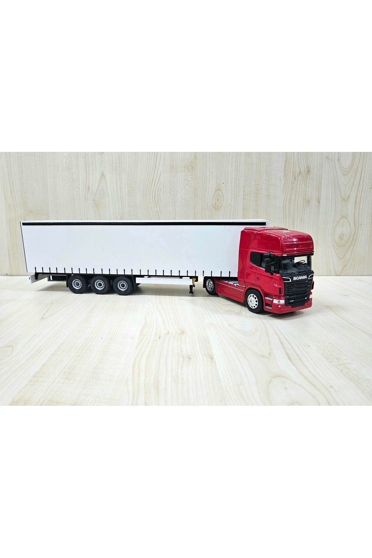 مدل خودرو نیم متر طول 1 32 SCANIA R730 TILT TRUCK MODEL نام نوشته شده قرمز اورجینال WELLY