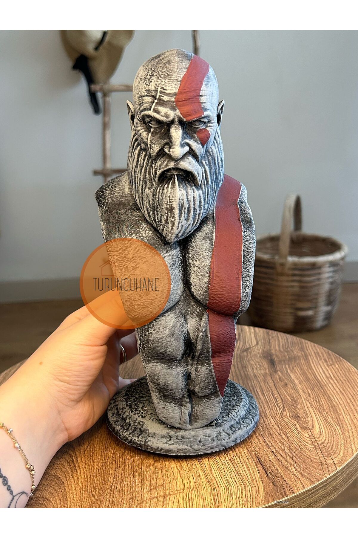 فیگور KRATOS GOD OF WAR اندازه 25 سانتی متر اصل TURUNCUHANE