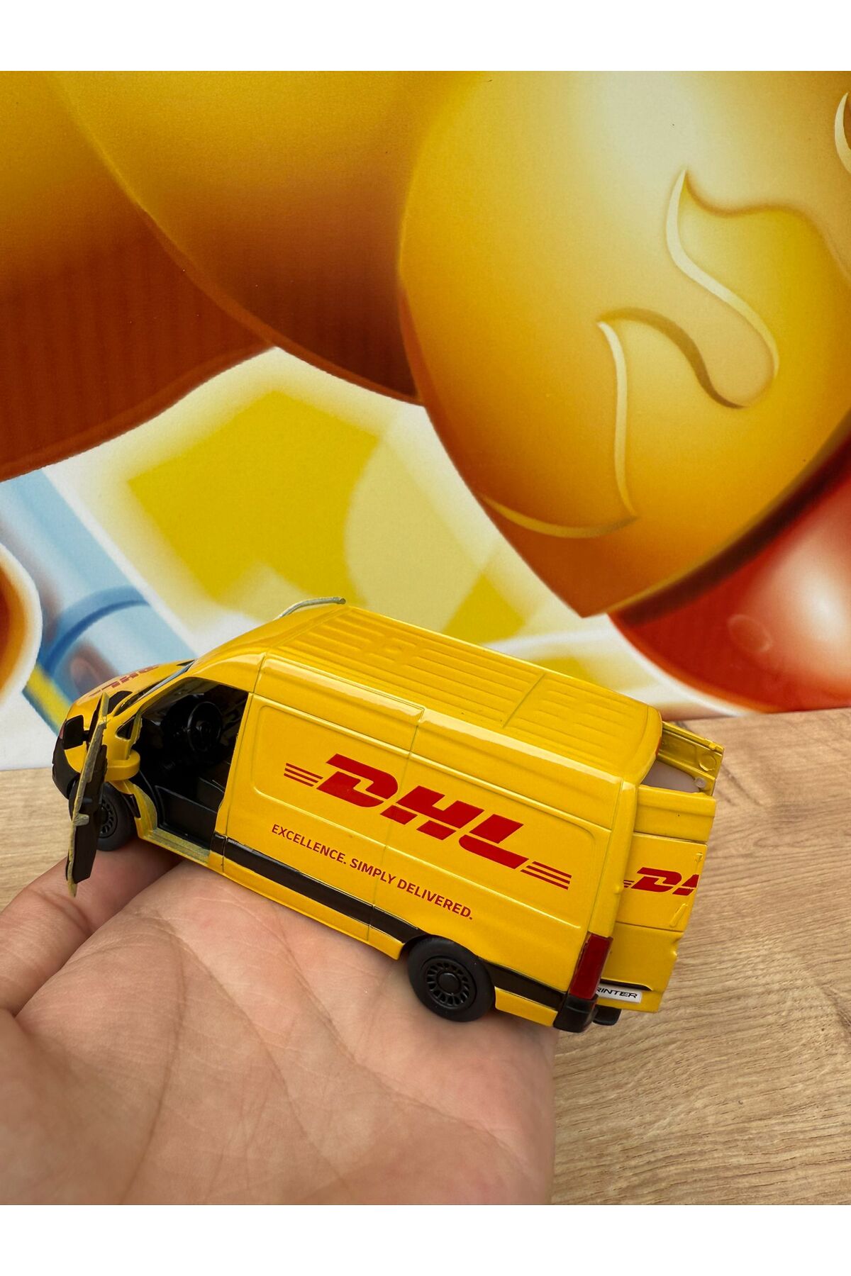 ماشین اسباب بازی MERCEDES BENZ SPRINTER DHL CAR DIECAST CARGO MINIBUS 12CM scntoys