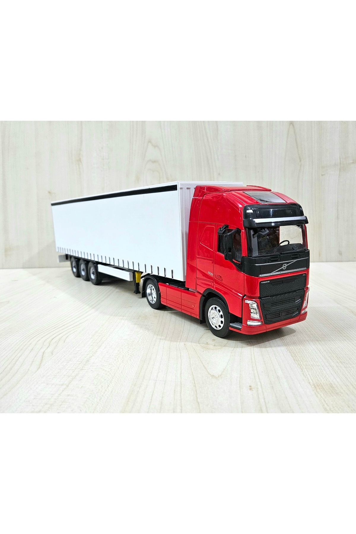 مدل خودرو نیم متر طول 1 32 VOLVO FH4 TILT TRUCK MODEL نام نوشته شده قرمز اورجینال WELLY