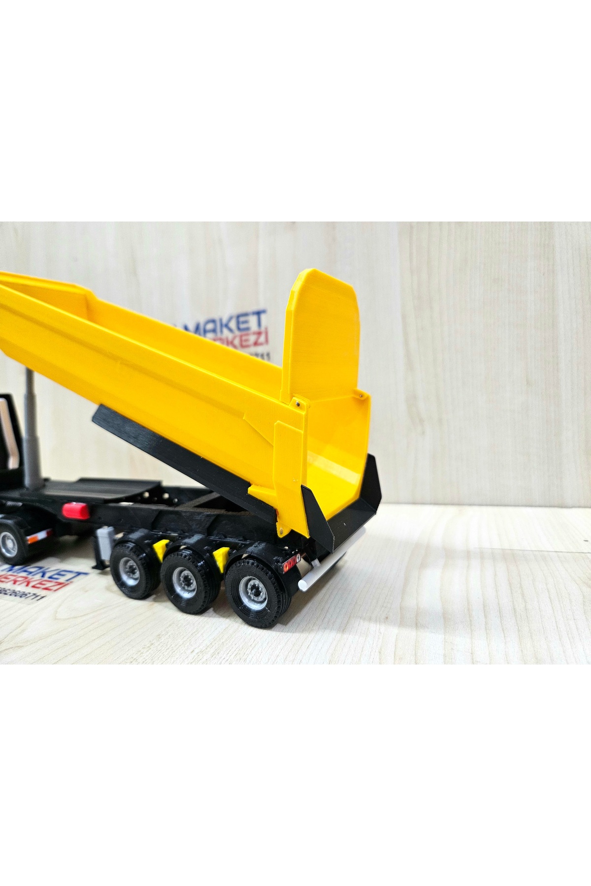 مدل خودرو 35 سانتی متر طول 1 36 MERCEDES ACTROS DUMP TRUCK MODEL نام نوشته شده زرد اورجینال Maket