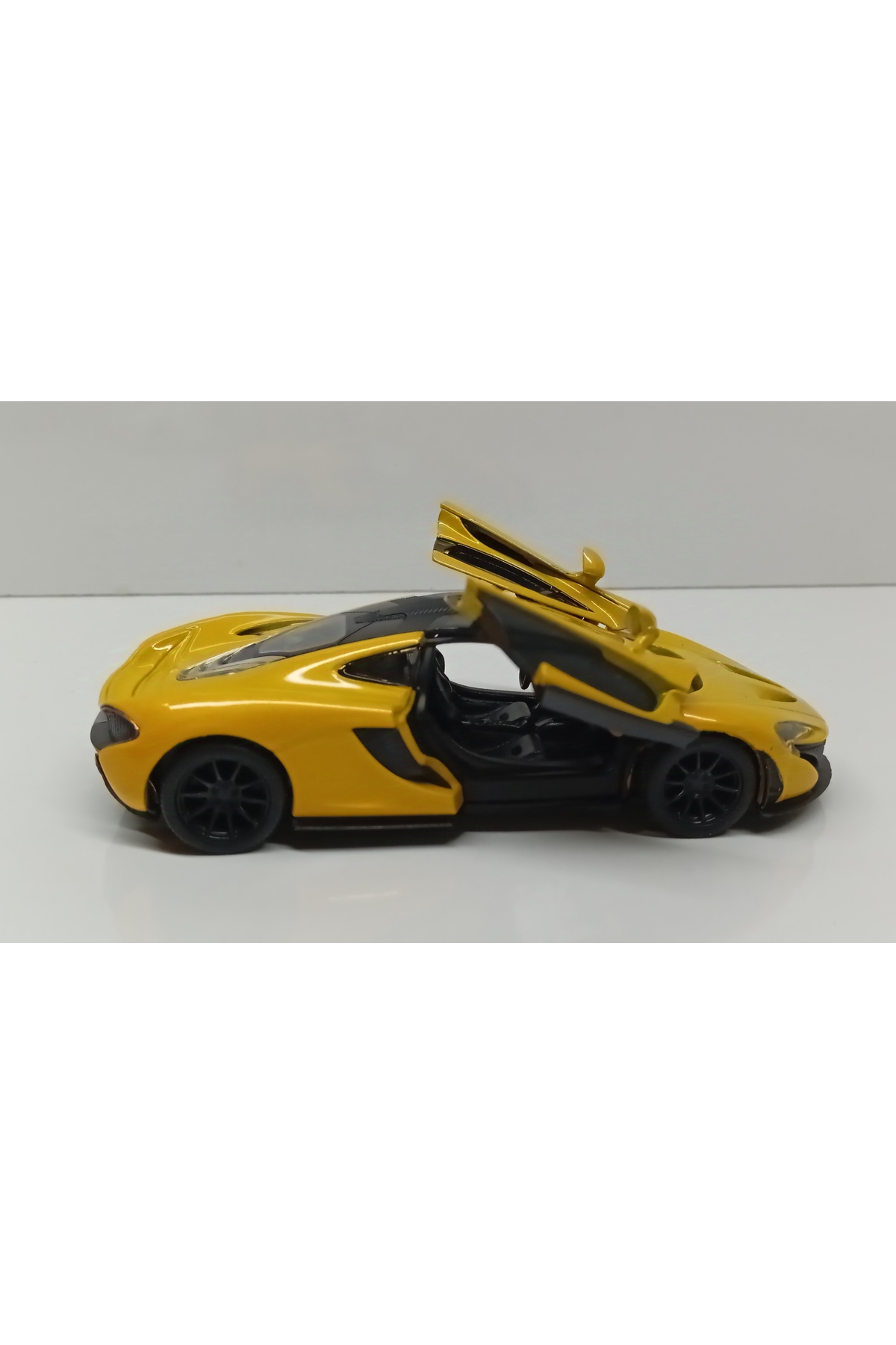 مدل خودرو DIANOMI در مقیاس 1:36 MCLAREN P1 ماشین فلزی را بکشید و رها کنید اورجینال Kinsmart