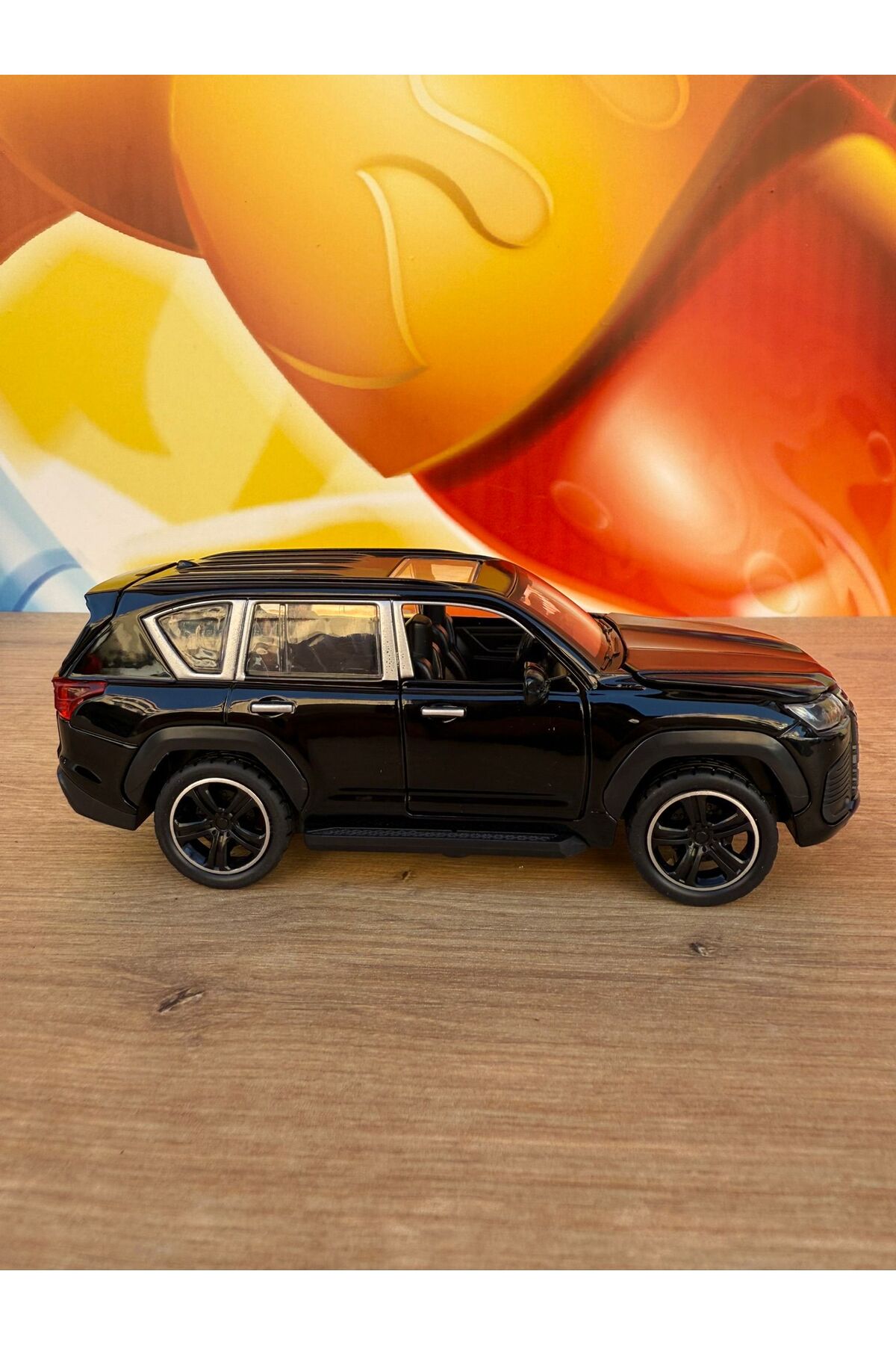 مدل خودرو LEXUS JEEP DIECAST CAR TOY 570 MODEL با درهای باز صدا و نور اورجینال scntoys
