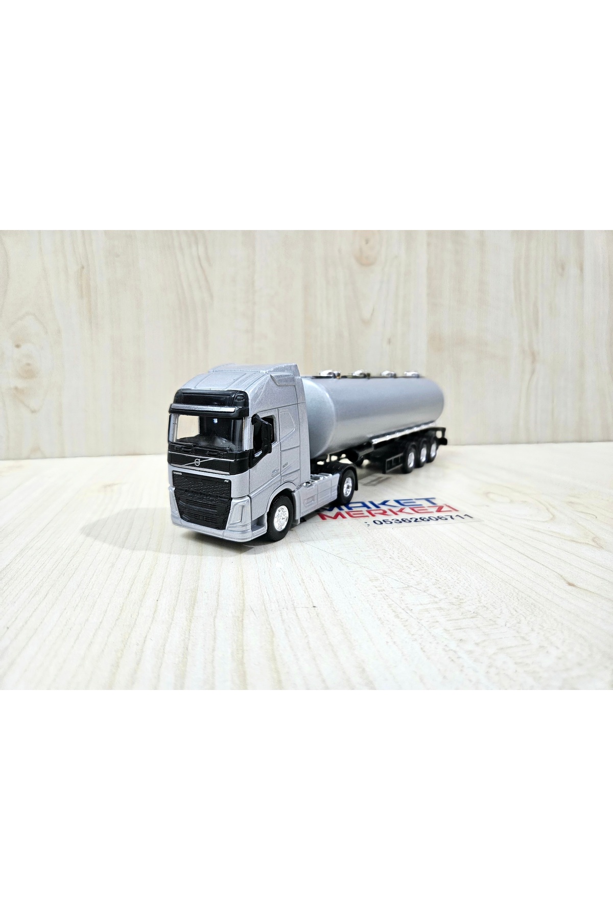 مدل خودرو کامیون تانکر VOLVO به طول 25 سانتی متر 1 64 خاکستری نام شرکت را می توان نوشت اورجینال WELLY