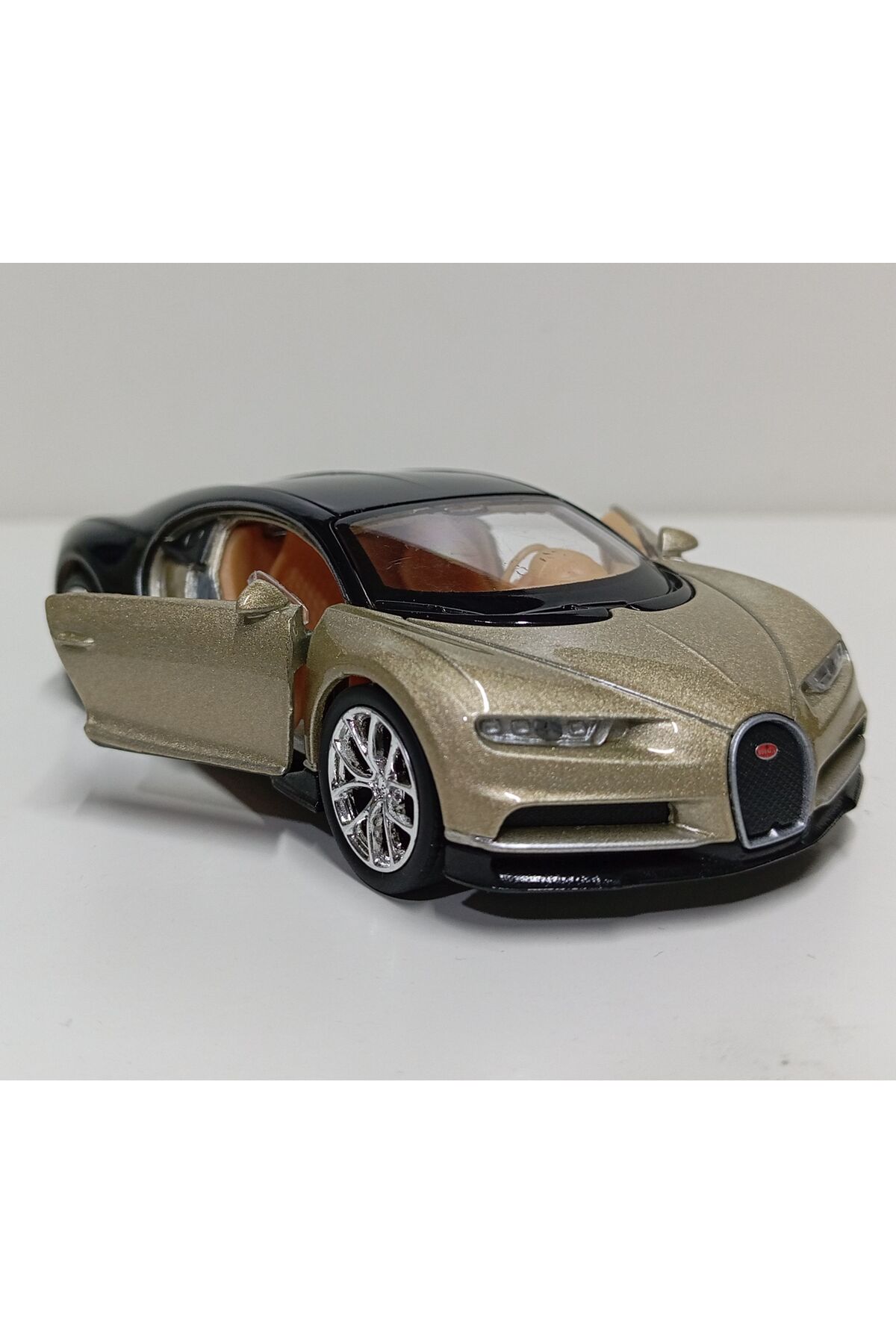 مدل خودرو 1:32 BUGATTI CHIRON اورجینال WELLY