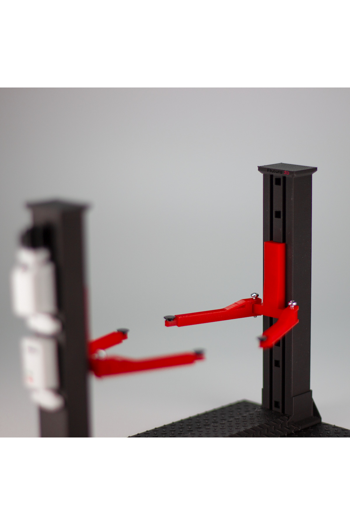 مدل خودرو 1 18 SCALE V MOTION DIORAMA LIFT لوازم جانبی GARAGE 1:18 اورجینال Flutura