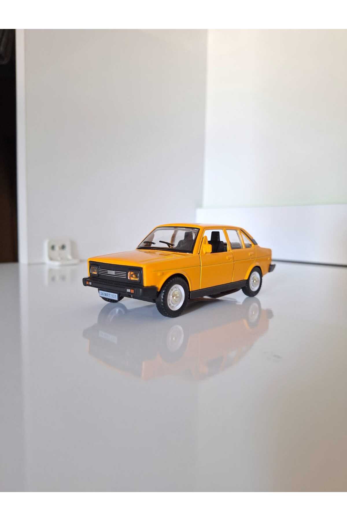 ماشین اسباب بازی وسیله نقلیه فلزی MURAT 131 هات ویلز اورجینال HOT WHEELS