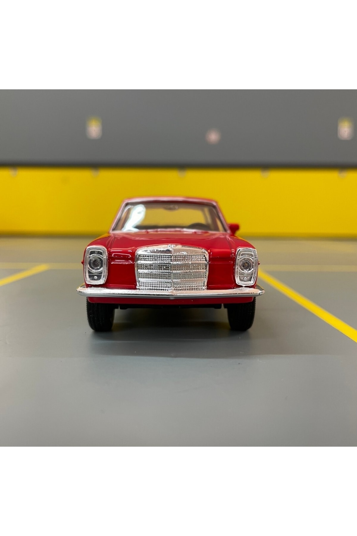 مدل خودرو MERCEDES BENZ 220 W115 1 36 SCALE DIECAST METAL MODEL CAR PULL DROP TOY اورجینال WELLY