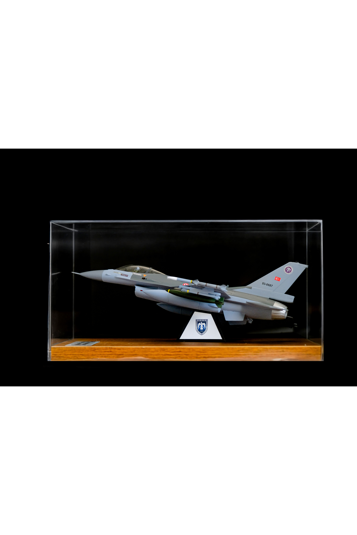 مدل خودرو هواپیمای F 16C FIGHTING FALCON PLASTIC غرفه نمایشگاهی شیشه ای پلکسی اورجینال ALKAN ASKERİ MALZEMELER VE TEKSTİL
