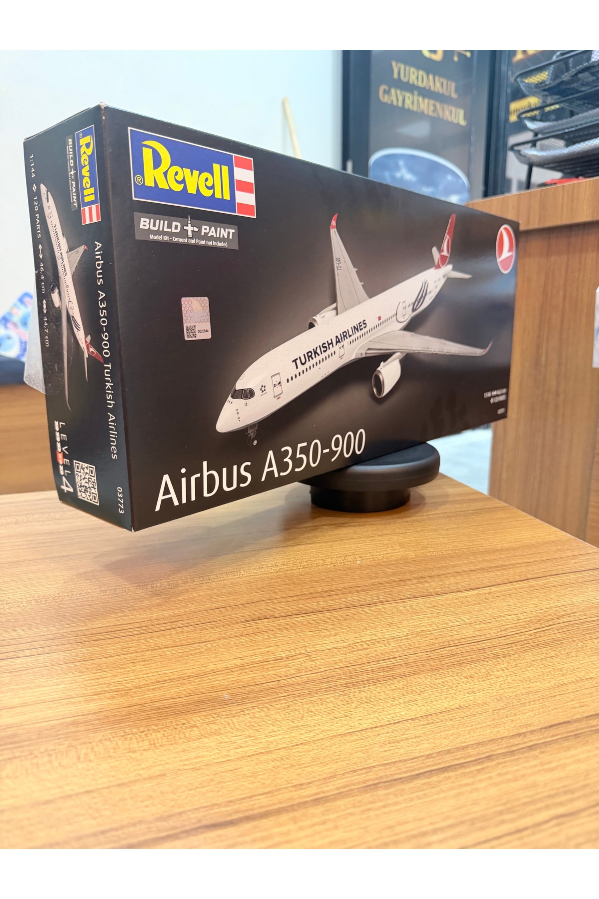 مدل خودرو AIRBUS A350 900 1 144 SCALE AIRPLANE MODEL – 45.4 CM از ترکیه REVELL