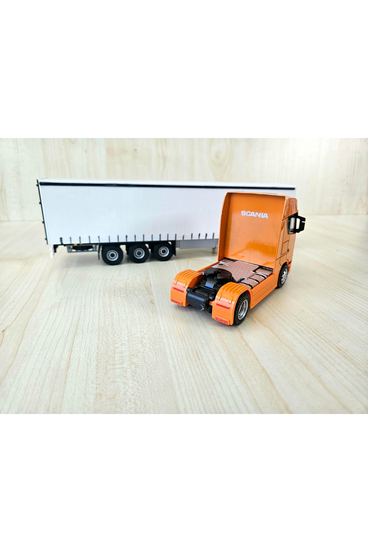 مدل خودرو کامیون SCANIA 770S نارنجی در مقیاس 1 50 به طول 33 سانتی متر نام شرکت را می توان نوشت اورجینال Maket