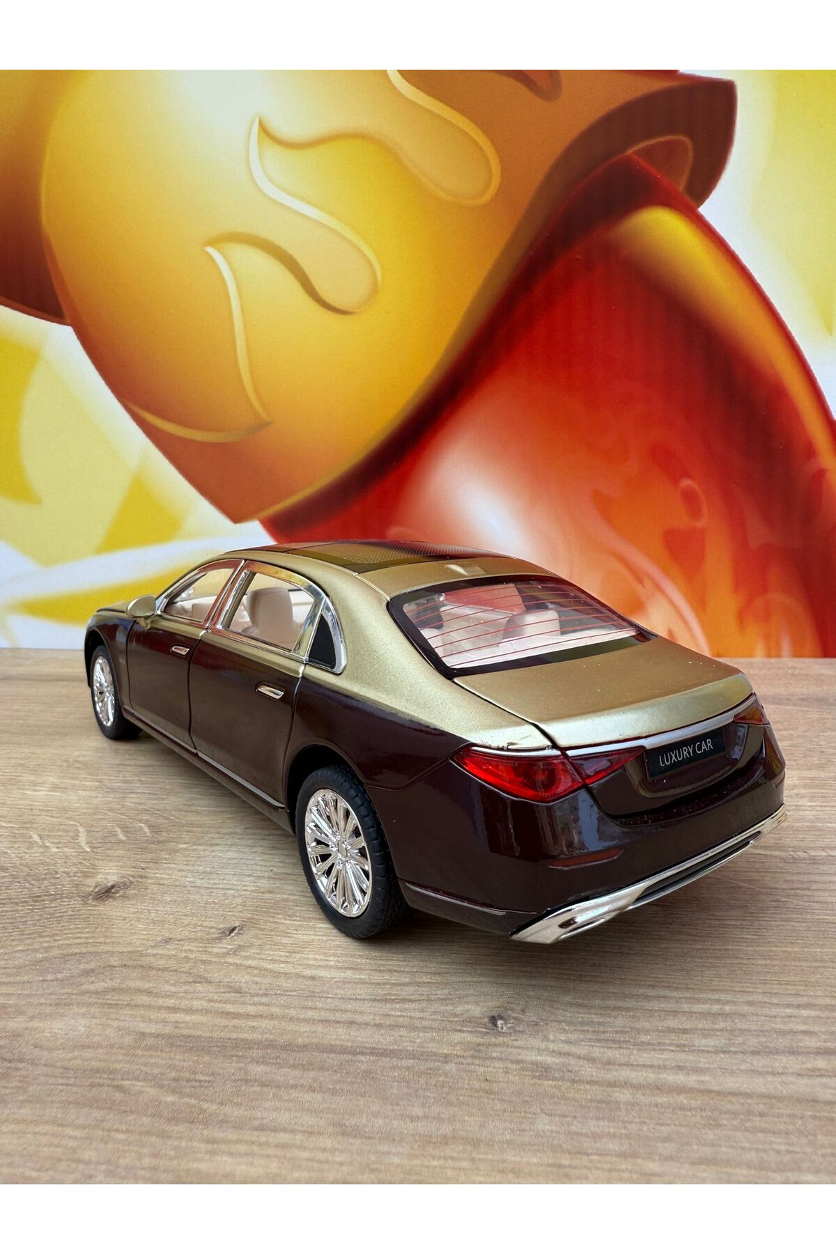 مدل خودرو مرسدس بنز S680 MAYBACH 1 24 DIE CAST METAL CAR OILLUMINATED HORN DOORS درب کاپوت باز می شود اورجینال scntoys