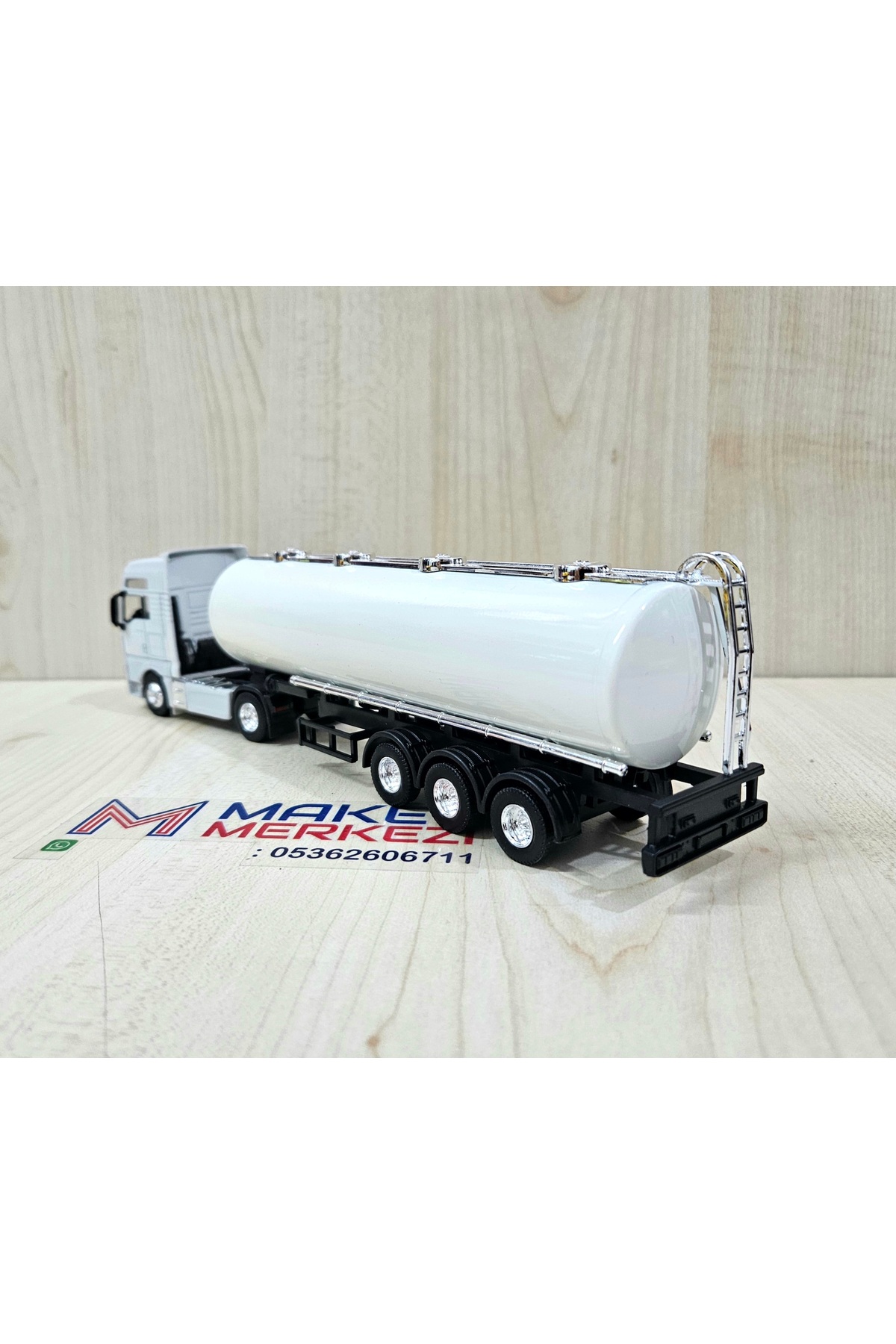 مدل خودرو MAN TGX TANKER MODEL 1 64 سفید به طول 25 سانتی متر نام شرکت را می توان نوشت اورجینال WELLY