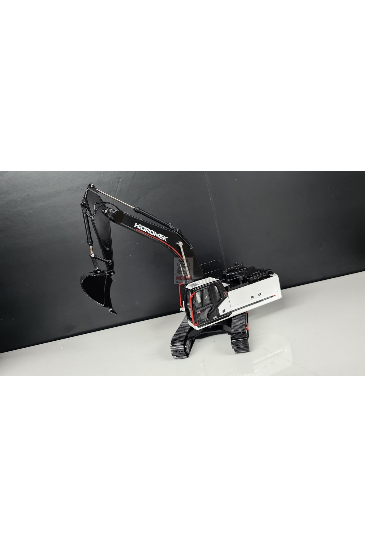 مدل خودرو بیل مکانیکی خزنده فلزی HIDROMEK HMK390 اورجینال Motorart