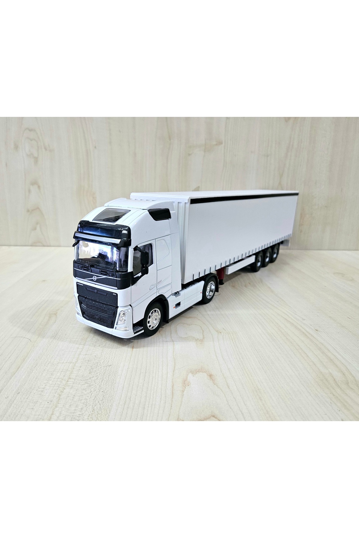 مدل خودرو نیم متر طول 1 32 VOLVO FH4 TILT TRUCK MODEL نام نوشته شده سفید اورجینال WELLY