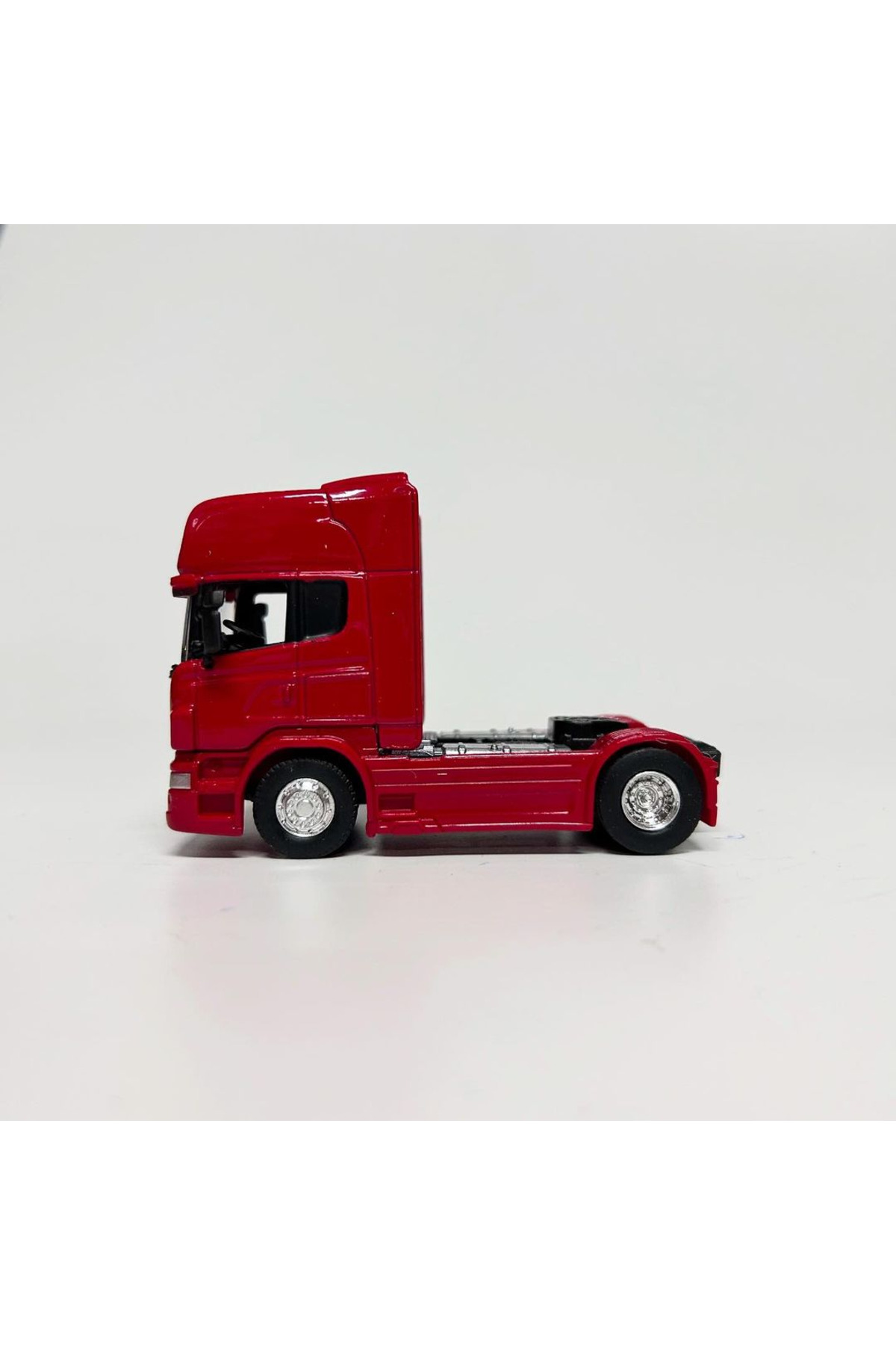 مدل خودرو 1.64 مقیاس کوچک سایز 11 سانتی‌متر WELLY با مجوز SCANIA V8 R730 قرمز رنگ کامیون فلزی اورجینال WELLY