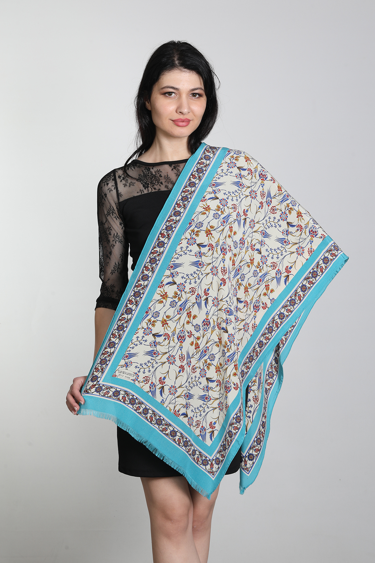 شال زنانه مدینه ابریشم میستیک Mystic، مدل MS-310، کرم روشن و فیروزه‌ای