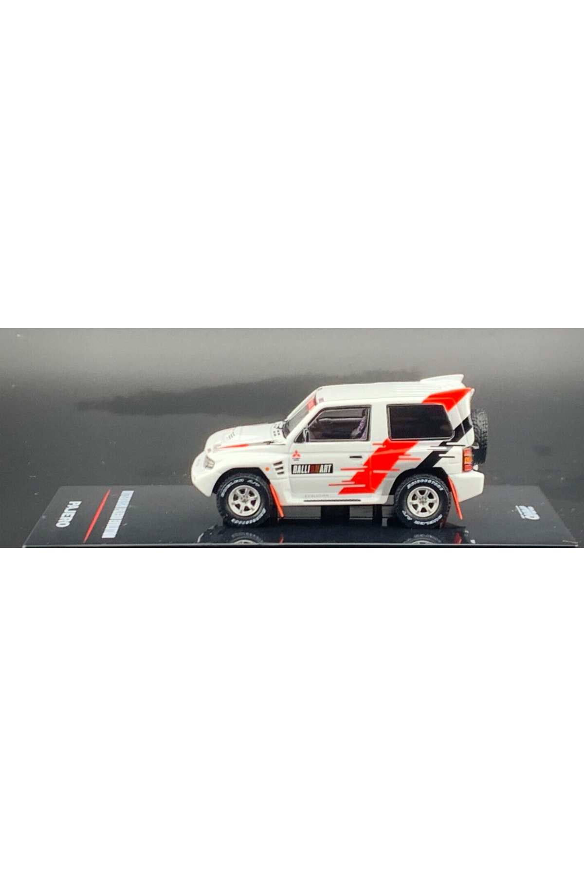 مدل خودرو 64 میتسوبیشی پاجرو EVOLUTION RALLIART سفید اورجینال Inno