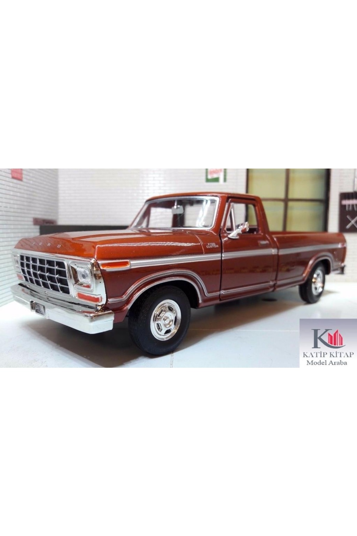 مدل خودرو قهوه ای 1979 FORD F 150 CUSTOM 1:24 MODEL CAR اورجینال Motor Max