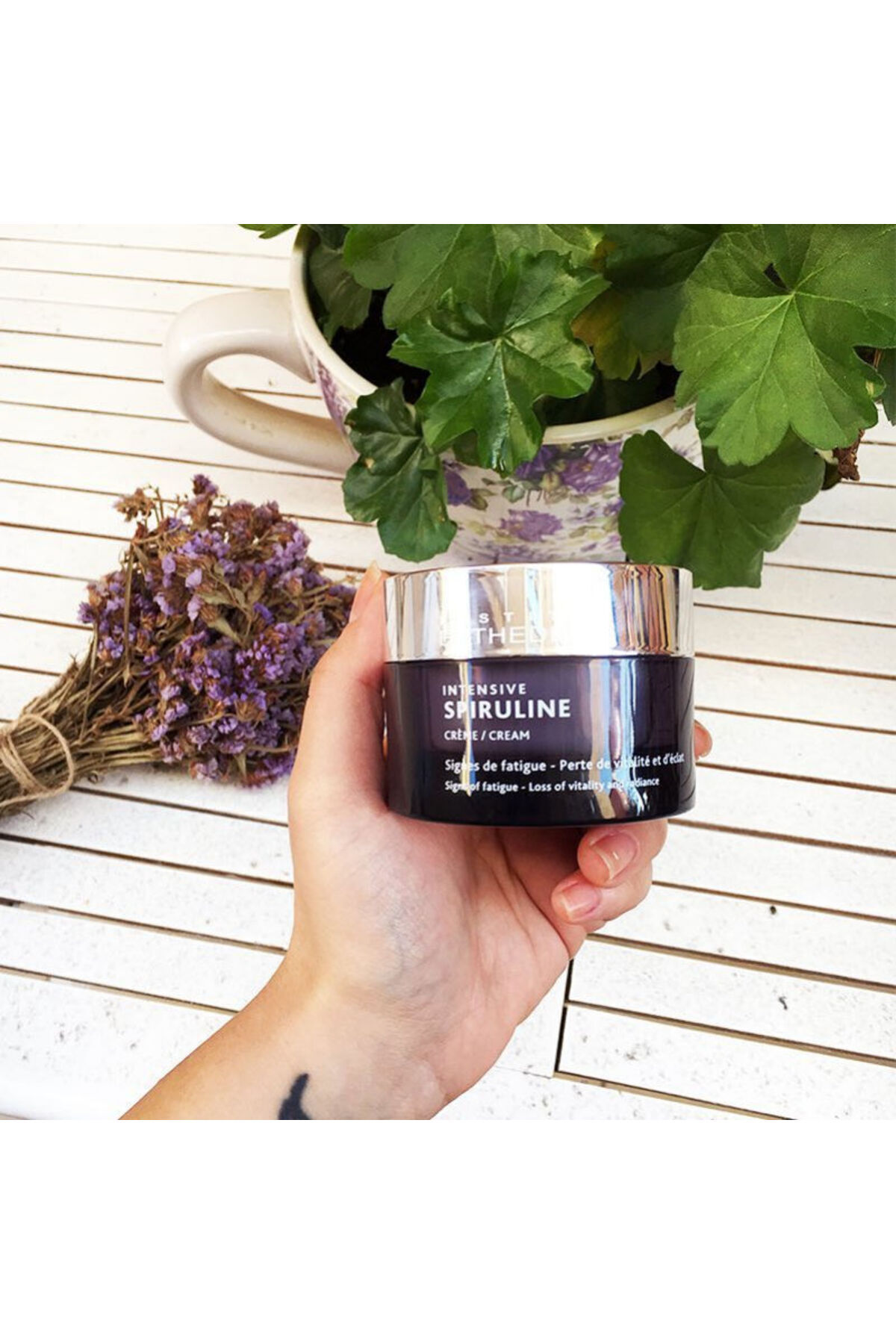 INSTITUT ESTHEDERM کرم تجدید کننده پوست حاوی اسپیرولینای غنی اثر بخش برای از بین بردن خستگی و ایجاد درخشش 50 میلی لیتر