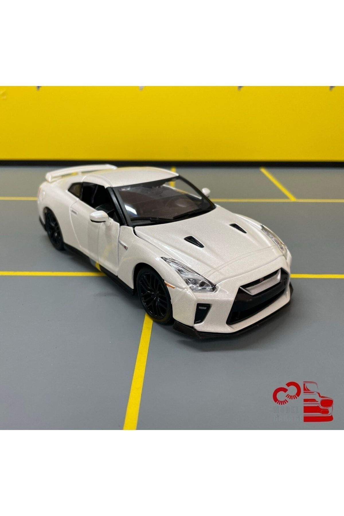 مدل خودرو NISSAN GT R R35 2017 1 24 SCALE C&amp;C MODEL GARAGE DIECAST METAL CAR اورجینال Burago