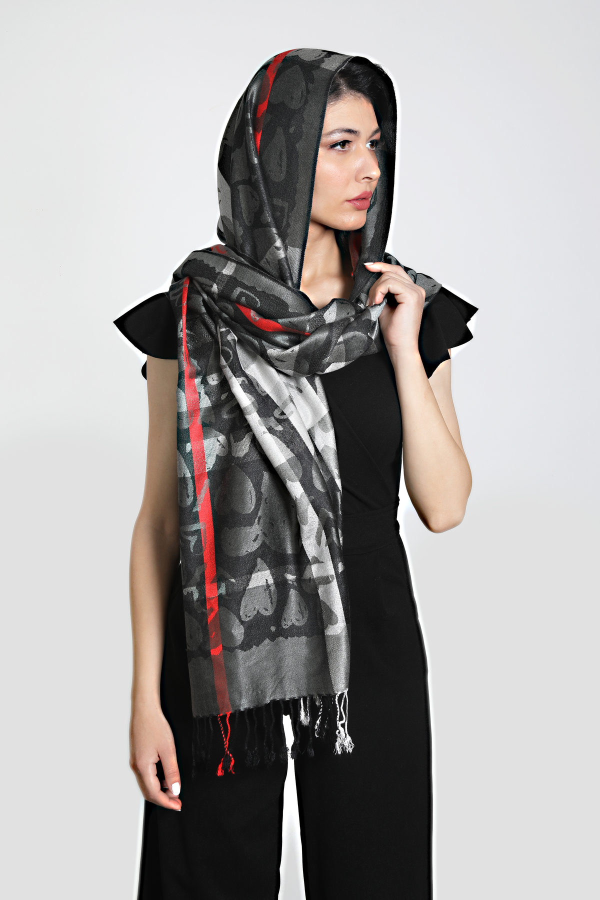 شال پاشمینا طرح‌دار طوسی و مشکی میستیک Mystic مدل MS-252 زنانه
