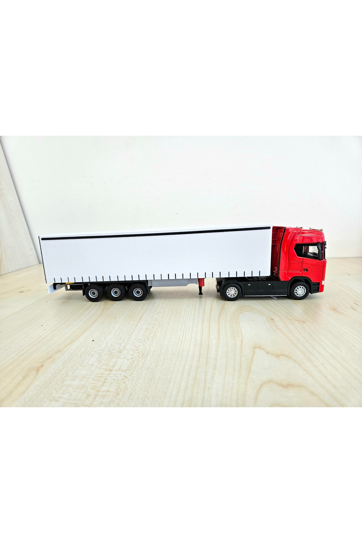 مدل خودرو کامیون قرمز SCANIA S730 به طول 30 سانتی متر در مقیاس 1 50 نام شرکت را می توان نوشت اورجینال Maket