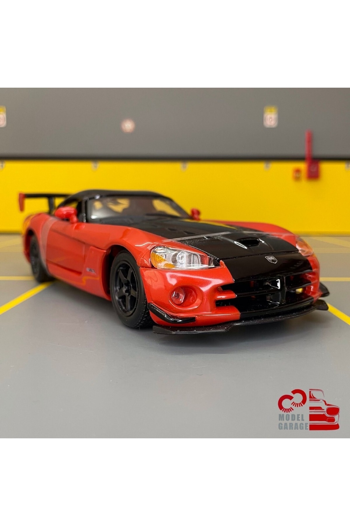 مدل خودرو DODGE VIPER SRT 10 ACR 1 24 SCALE C&amp;C MODEL GARAGE DIECAST METAL CAR اورجینال Burago
