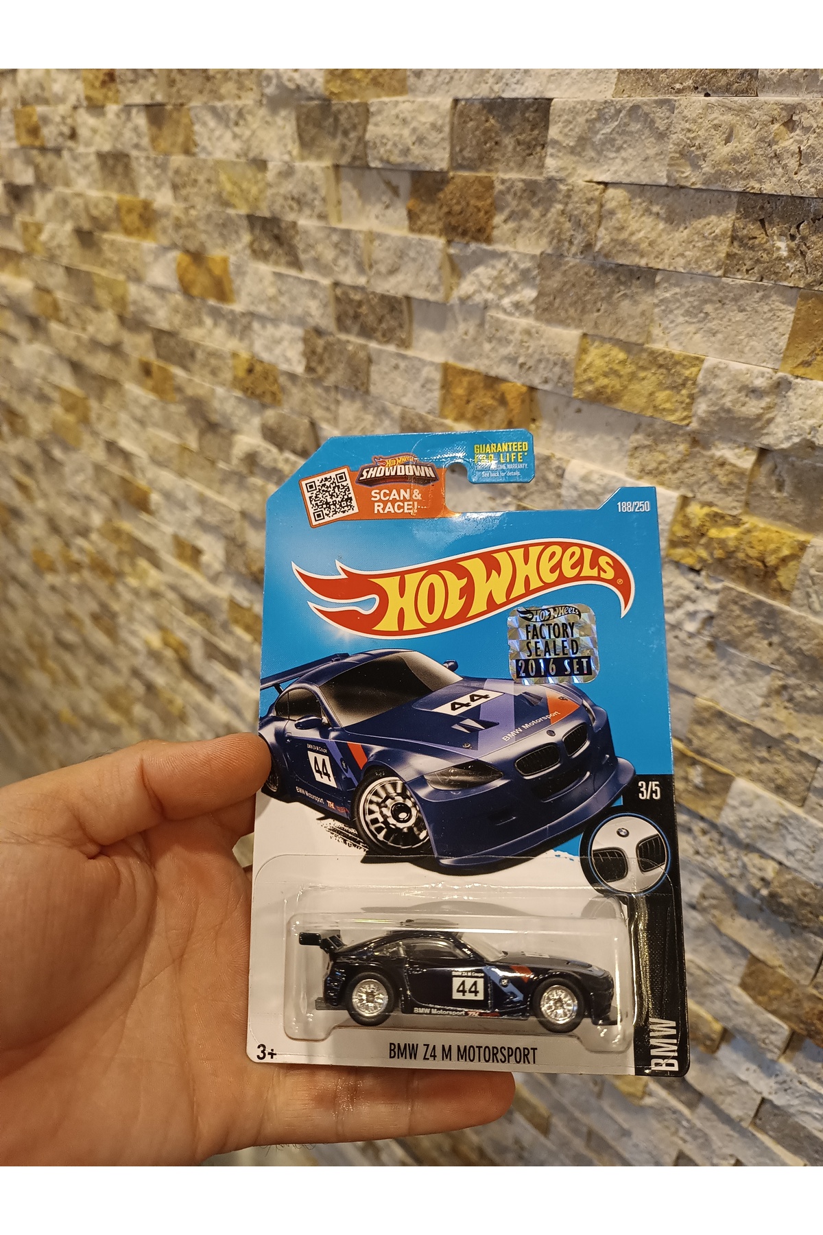 ماشین اسباب بازی 2016 HUNT SUPER TREASURE BMW Z4 M MOTORSPORT NEW ON CARD هات ویلز اورجینال HOT WHEELS